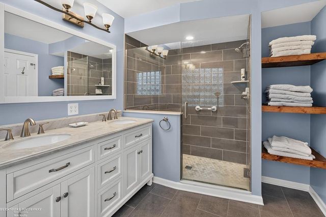 47857 Kent Drive, Macomb, MI 48044