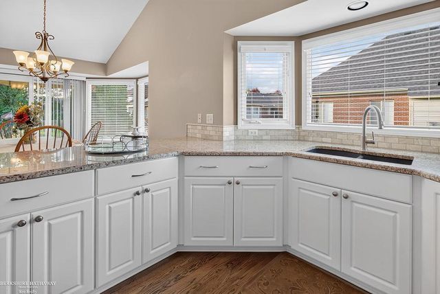 47857 Kent Drive, Macomb, MI 48044