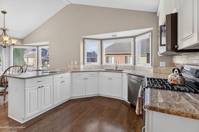 47857 Kent Drive, Macomb, MI 48044