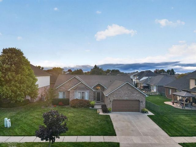 47857 Kent Drive, Macomb, MI 48044