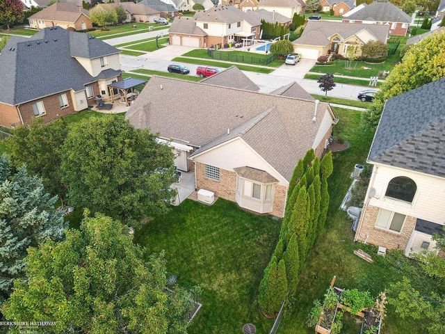 47857 Kent Drive, Macomb, MI 48044