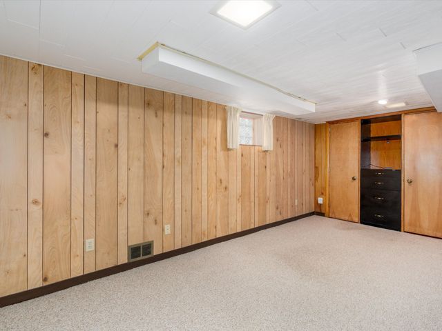 2700 Hubbell Avenue, Des Moines, IA 50317