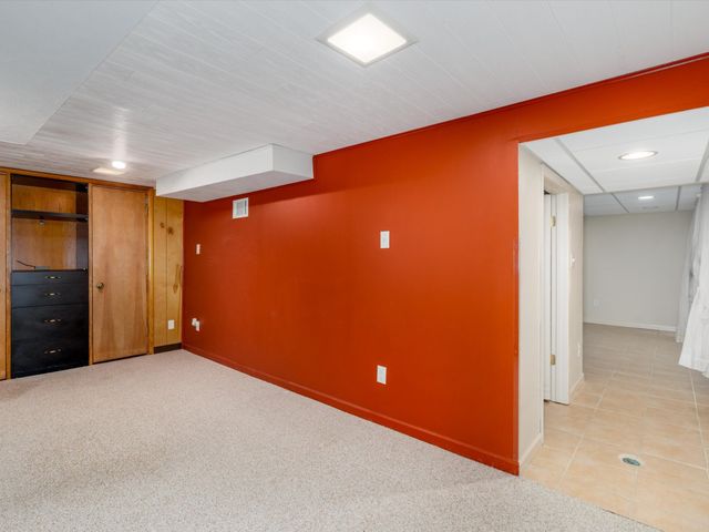 2700 Hubbell Avenue, Des Moines, IA 50317