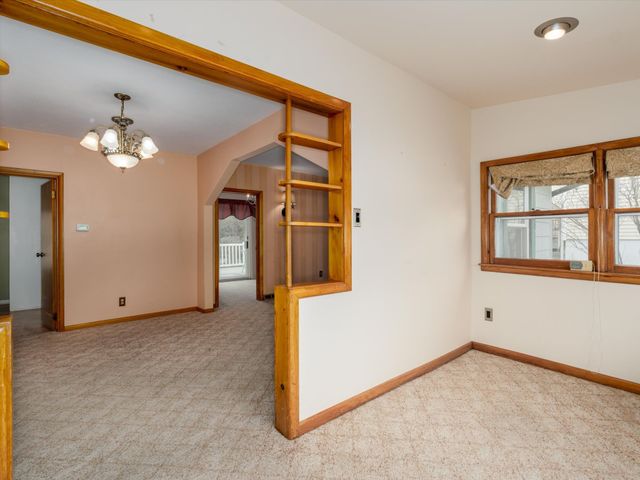 2700 Hubbell Avenue, Des Moines, IA 50317