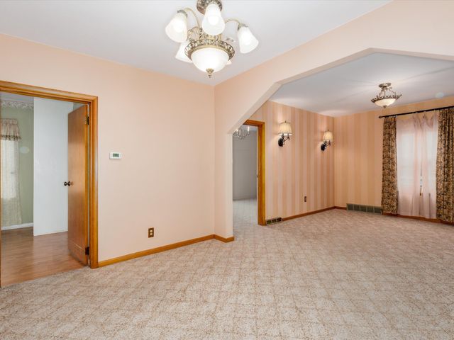 2700 Hubbell Avenue, Des Moines, IA 50317