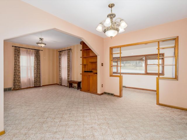 2700 Hubbell Avenue, Des Moines, IA 50317