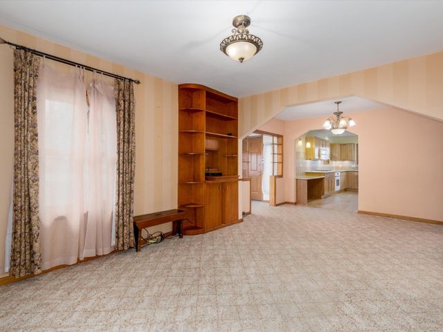 2700 Hubbell Avenue, Des Moines, IA 50317