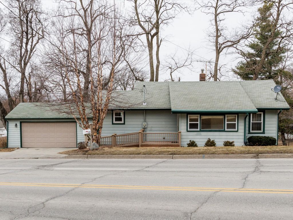 2700 Hubbell Avenue, Des Moines, IA 50317