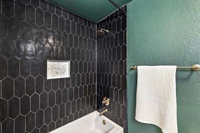 190 Cherry Blossom DR, Kyle, TX 78640