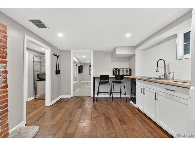 1528 Harrison St, Denver, CO 80206
