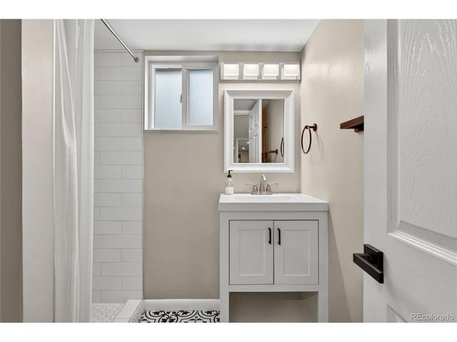 1528 Harrison St, Denver, CO 80206