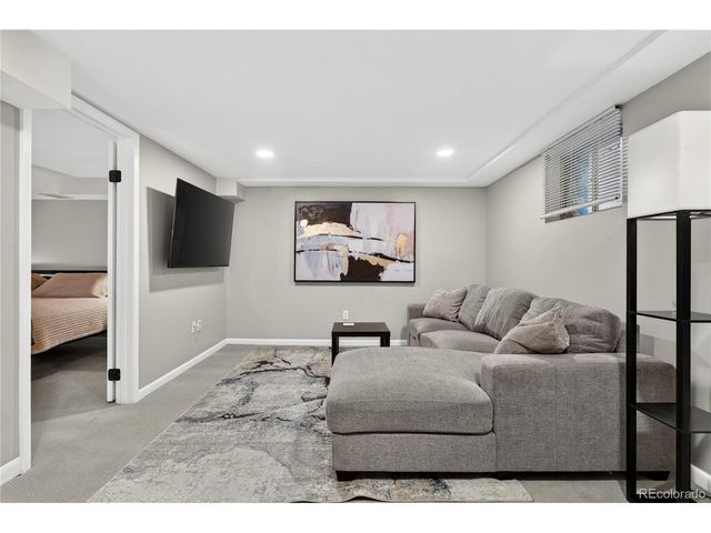 1528 Harrison St, Denver, CO 80206