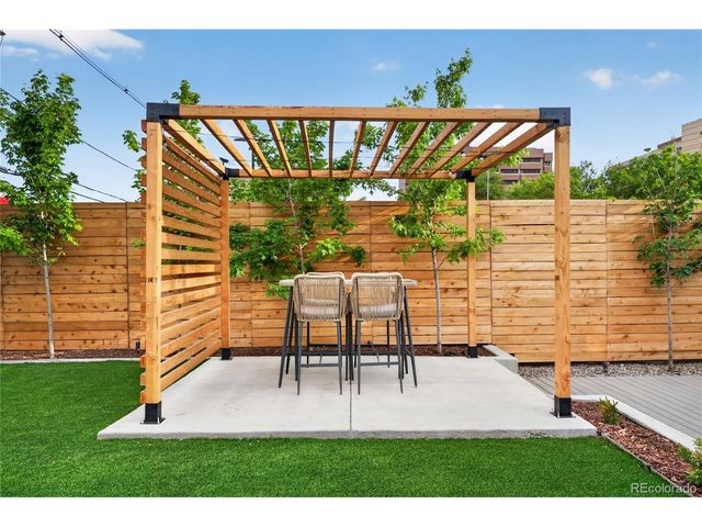 1528 Harrison St, Denver, CO 80206