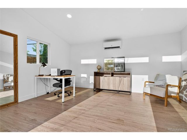 1528 Harrison St, Denver, CO 80206