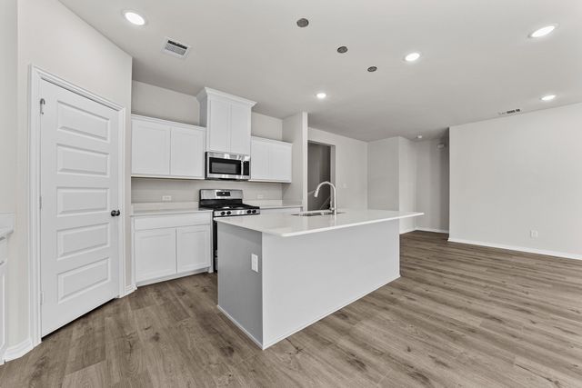 555 Brookside Drive, Van Alstyne, TX 75495