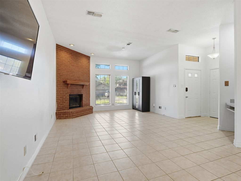 7567 Casburn Court, Fort Worth, TX 76120 — photo 4