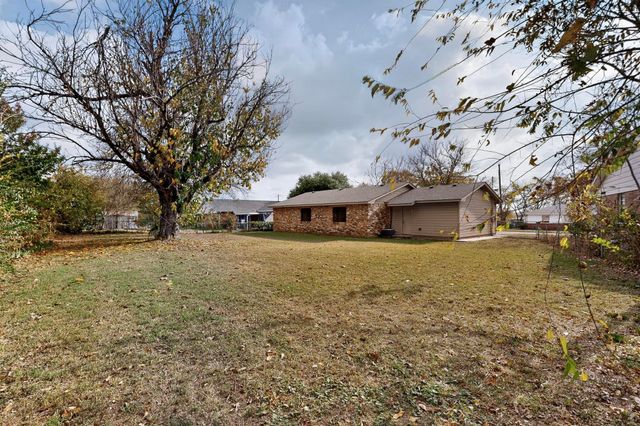 1705 E Hilton Street, Sherman, TX 75090