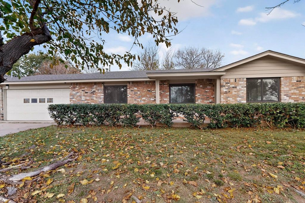 1705 E Hilton Street, Sherman, TX 75090