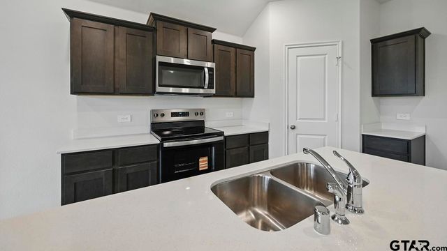 5004 Shumard Drive, Lindale, TX 75706