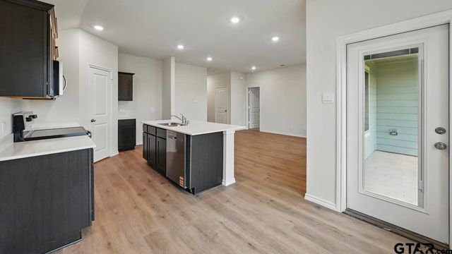5004 Shumard Drive, Lindale, TX 75706