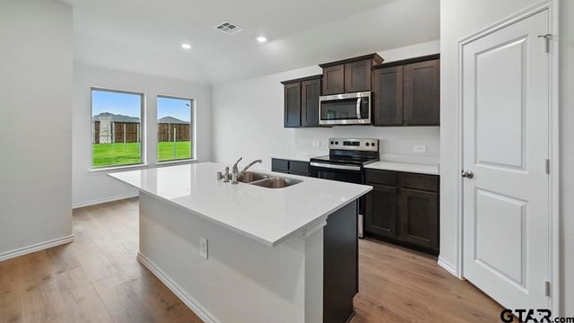 5004 Shumard Drive, Lindale, TX 75706