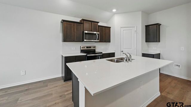 5004 Shumard Drive, Lindale, TX 75706