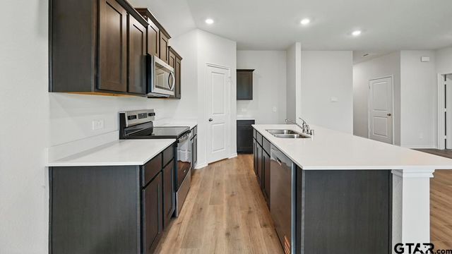 5004 Shumard Drive, Lindale, TX 75706