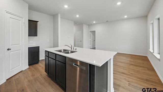 5004 Shumard Drive, Lindale, TX 75706