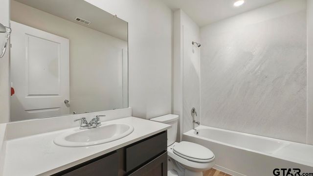 5004 Shumard Drive, Lindale, TX 75706