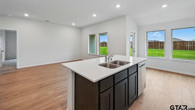 5004 Shumard Drive, Lindale, TX 75706
