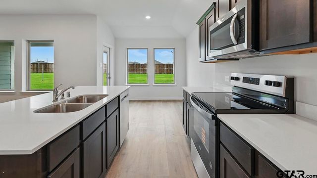 5004 Shumard Drive, Lindale, TX 75706