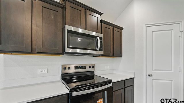5004 Shumard Drive, Lindale, TX 75706