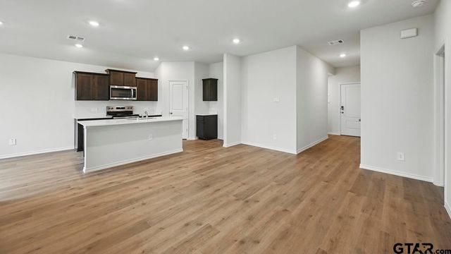 5004 Shumard Drive, Lindale, TX 75706