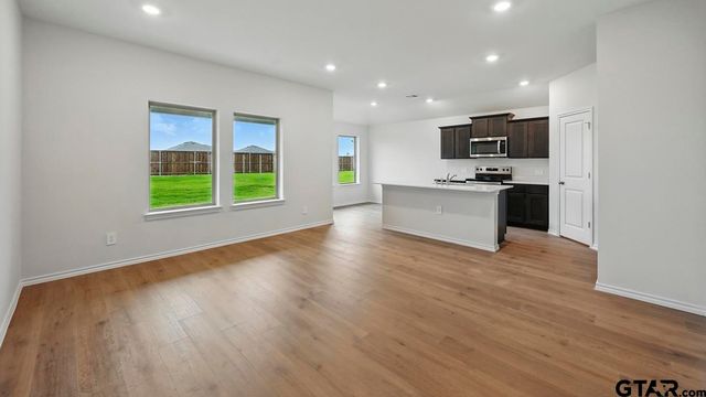 5004 Shumard Drive, Lindale, TX 75706