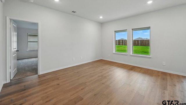 5004 Shumard Drive, Lindale, TX 75706