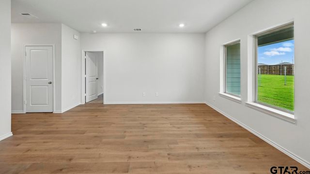5004 Shumard Drive, Lindale, TX 75706