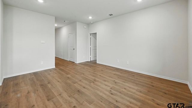 5004 Shumard Drive, Lindale, TX 75706