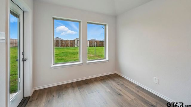 5004 Shumard Drive, Lindale, TX 75706