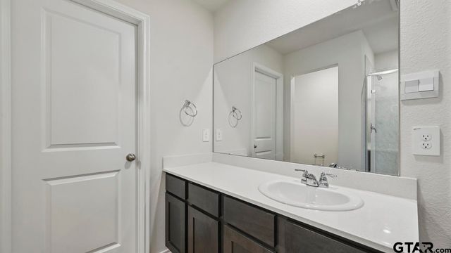 5004 Shumard Drive, Lindale, TX 75706