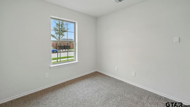 5004 Shumard Drive, Lindale, TX 75706