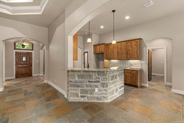 172 Bobby Lynn, Adkins, TX 78101