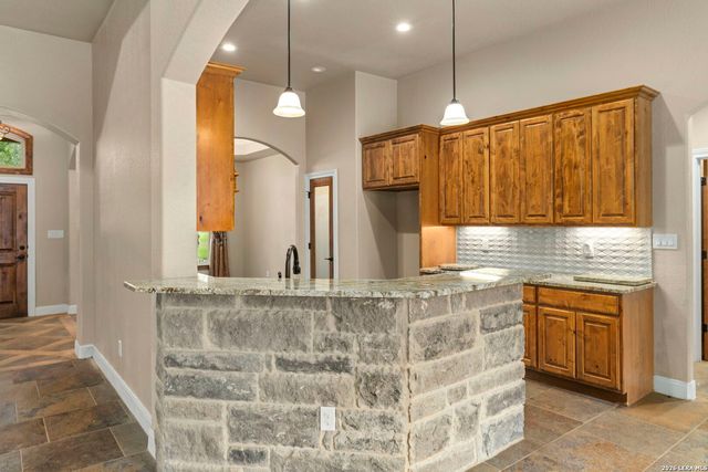 172 Bobby Lynn, Adkins, TX 78101