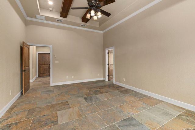 172 Bobby Lynn, Adkins, TX 78101
