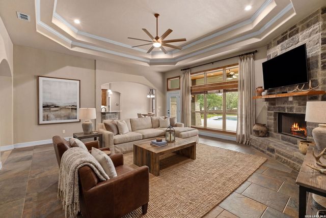 172 Bobby Lynn, Adkins, TX 78101