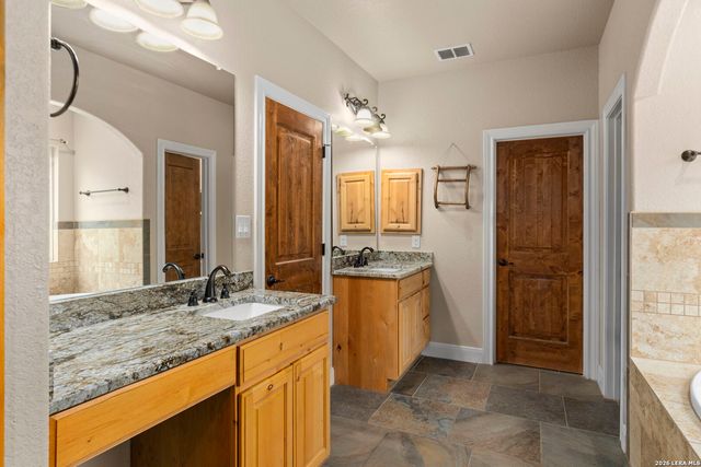 172 Bobby Lynn, Adkins, TX 78101