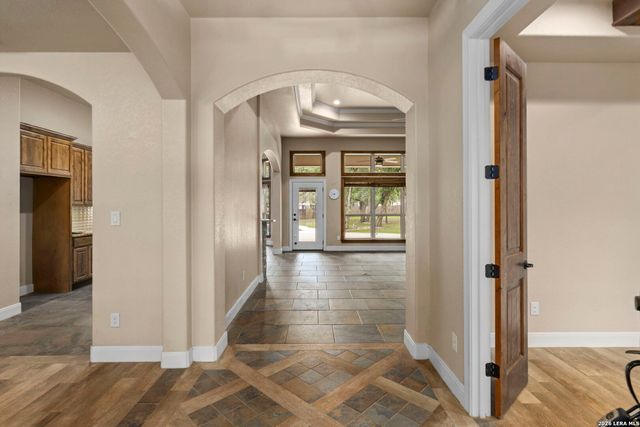 172 Bobby Lynn, Adkins, TX 78101