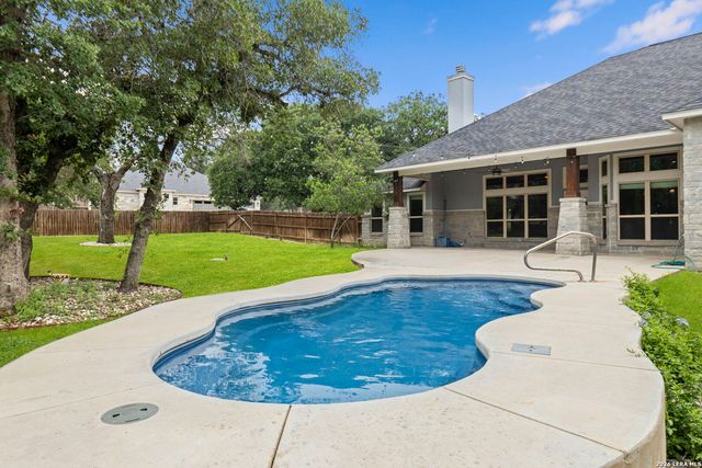 172 Bobby Lynn, Adkins, TX 78101
