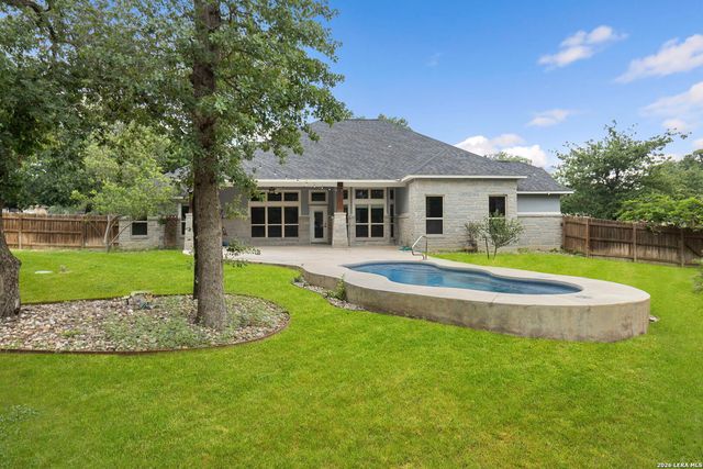 172 Bobby Lynn, Adkins, TX 78101