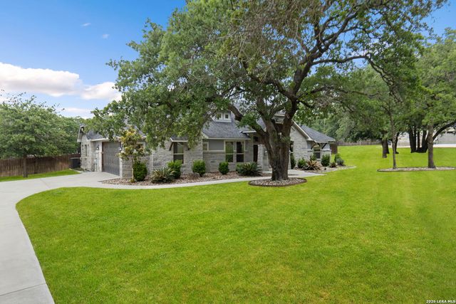 172 Bobby Lynn, Adkins, TX 78101