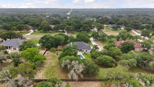 172 Bobby Lynn, Adkins, TX 78101